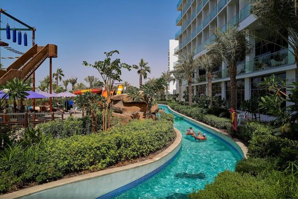 Centara Mirage Beach Resort Dubai, poolområde