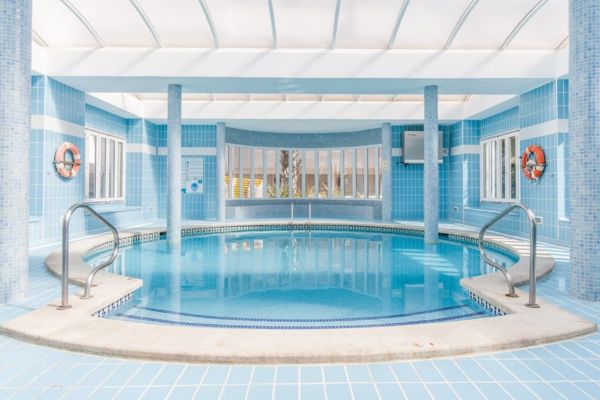 Miniferie til Mallorca - indendørs pool