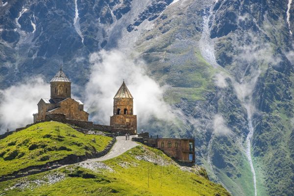 Gergeti Treenighedskirken i Kazbegi, Georgien