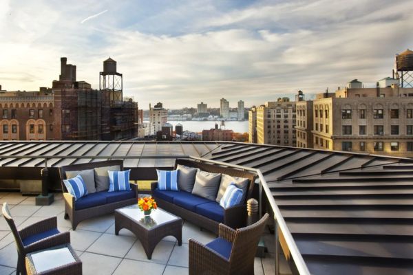 Rejse til New York tagterrasse med udsigt til Hudson River