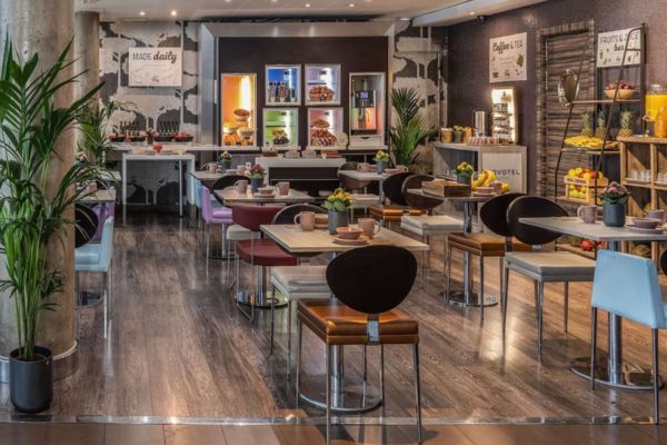 Oplev Caminito del Rey - Malagas mest spektakulære vandrerute Novotel Suites Malaga Centro, restaurant