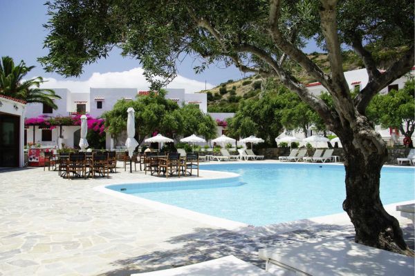 Rejse til Karpathos - græsk øparadis Rejse til Karpathos - Hotel Astron - poolområde