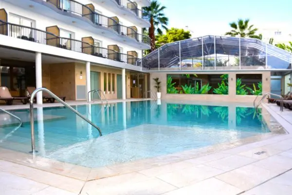 Forlænget weekend ved Costa Brava Costa Brava - Hotelpool
