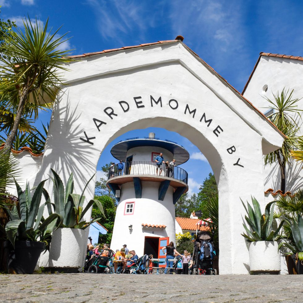 Kardemomme-By-Dyreparken-Kristiansand-Norge-banner-980-x-980