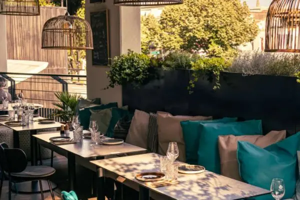 Storbyferie og vintur i Bordeaux Rejse til Bordeaux - Terrasse/gårdhave