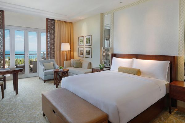 Rejse til Dubai - sol, strand og storby Rejse til Dubai - The Ritz-Carlton - værelse