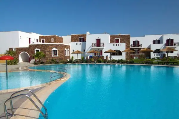 Rejse til Naxos - Kykladernes frodigste øparadis Rejse til Naxos - Hotelpool