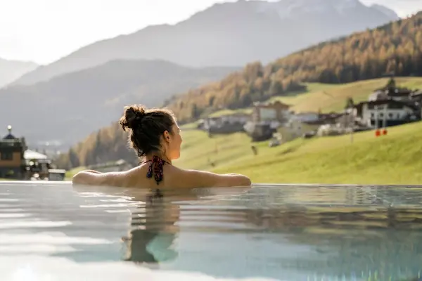 Sommerophold i Østrig - Alpengasthof Grüner - infinity-pool