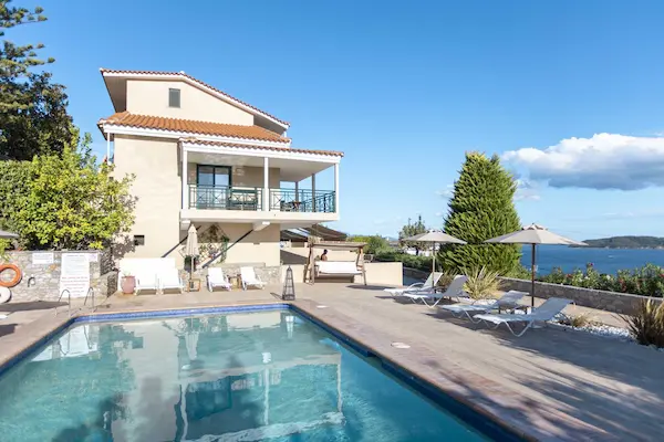 Rejse til Skiathos - Anastasia Villa Achladies - poolområde med udsigt