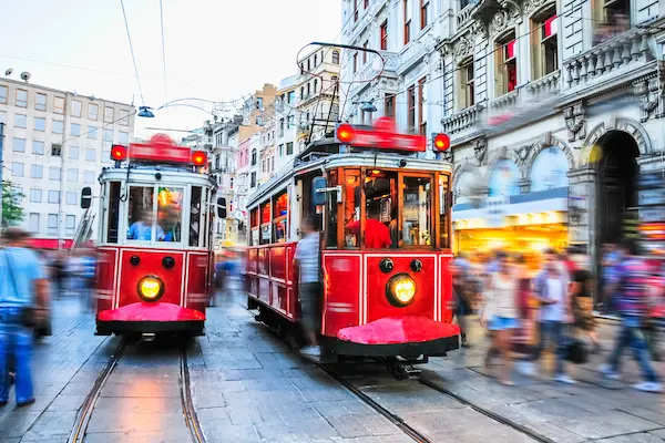 Billige fly til Istanbul - røde sporvogne