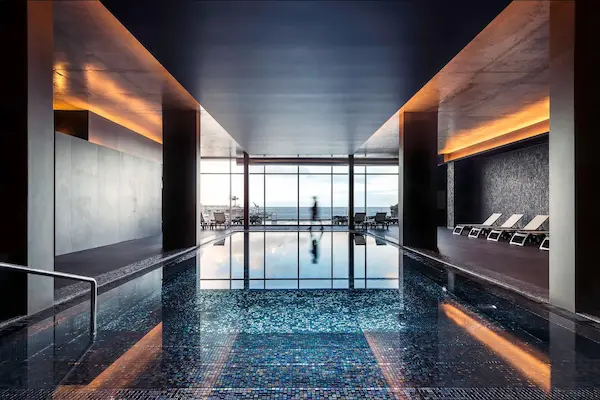 Luksusrejse til Madeira Luksusrejse til Madeira - Saccharum Resort - indendørs swimmingpool