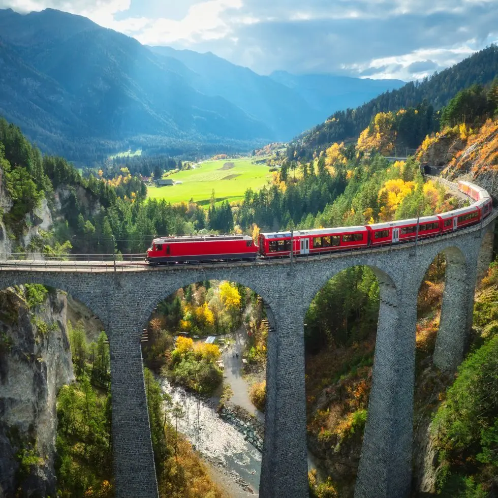 Oplev den legendariske Bernina Express Togrejse-med-Bernina-Express-banner