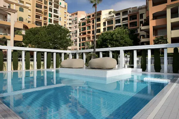 Rejse til Monaco Rejse til Monaco, Columbus Hotel Monte-Carlo, Curio Collection by Hilton, pool/terrasse