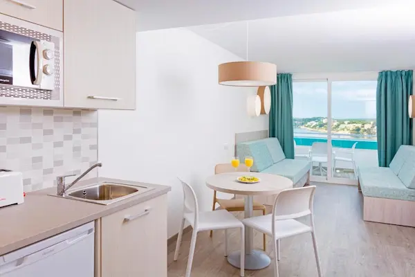 Billig rejse til Mallorca, HSM Sandalo Beach, lejlighed med balkon og tekøkken