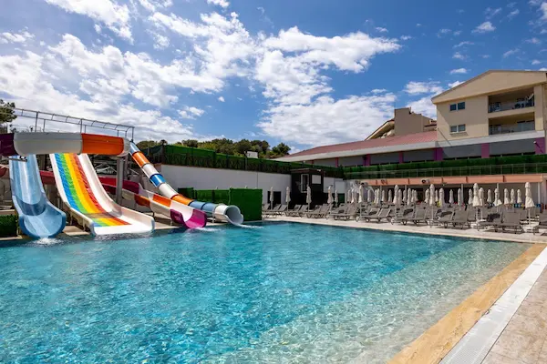 Rejse til Kusadasi Rejse til Kusadasi, Hotel Ramada & Suites by Wyndham, vandland