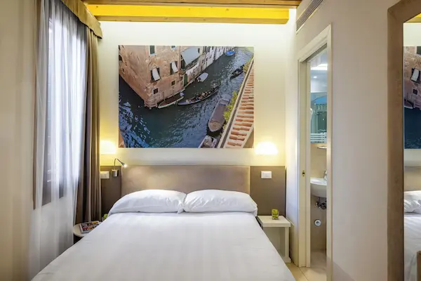 Weekendrejse til Venedig, Hotel Leone værelse