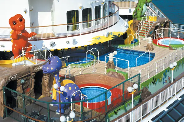 Atlanterhavskrydstogt - fra Barcelona til Florida Atlanterhavskrydstogt – fra Barcelona til Miami, Norwegian Dawn skibet, dækket
