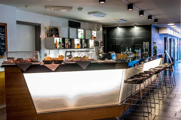 Hotelophold i Malmø - hyggelig og budgetvenlig smuttur Hotelophold i Malmø, Scandic S:t Jorgen bar