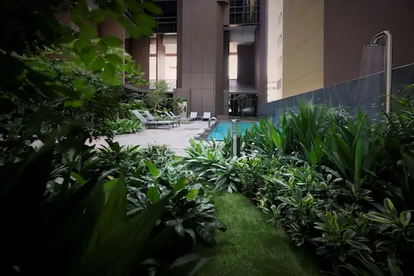 Kombirejse til Sydøstasien - Singapore og Bali Kombirejse til Sydøstasien, Hotel Mi Bencoolen, Singapore, poolområde