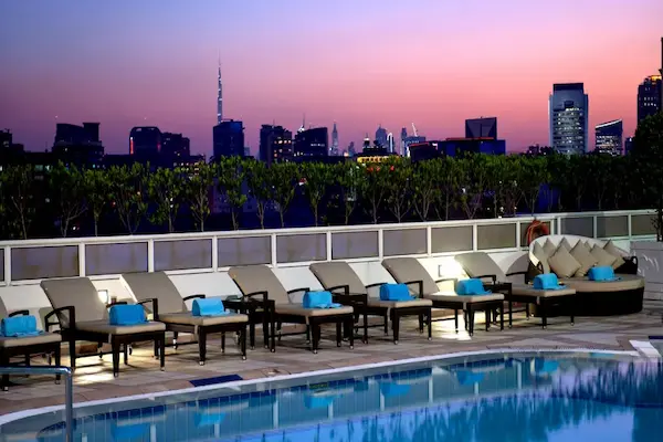 Rejse til Dubai - sol, strand og storby Rejse til Dubai, Hotel Crowne Plaza Dubai Deira, pool
