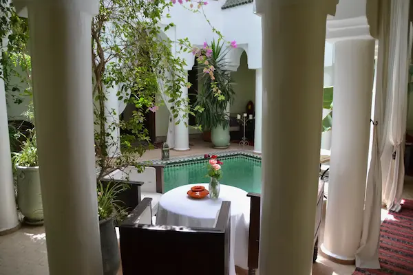 Rejse til Marokko - 2-i-1-tur til Marrakech og Agadir 2-i-1 rejse til Marokko, Marrakesh, Riad Alida, pool-område
