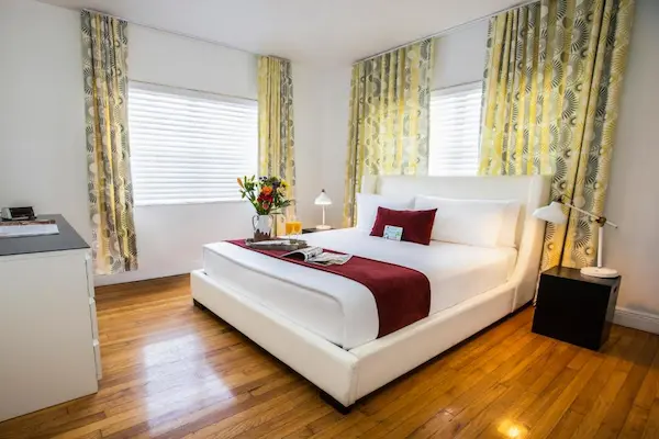 Krydstogt i Caribien med storbyferie i Miami, Beachside All Suites Hotel, værelse