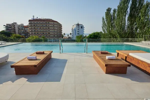 Forlænget weekend ved Costa Brava, Dwo Sirius, pool og udsigt