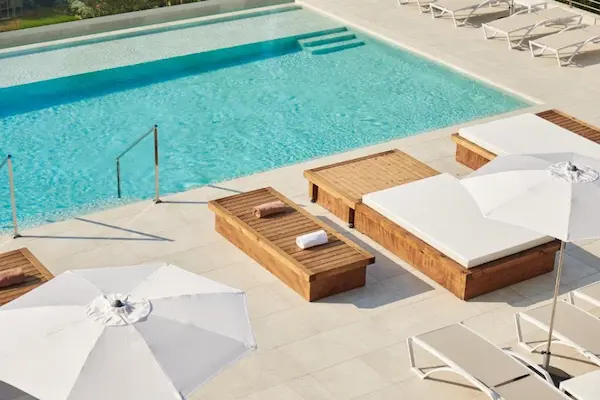 Forlænget weekend ved Costa Brava, Dwo Sirius, poolområde