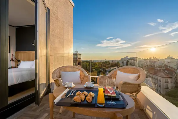 Hotel H10 Puerta de Alcalá, rejse til Madrid, terrasse
