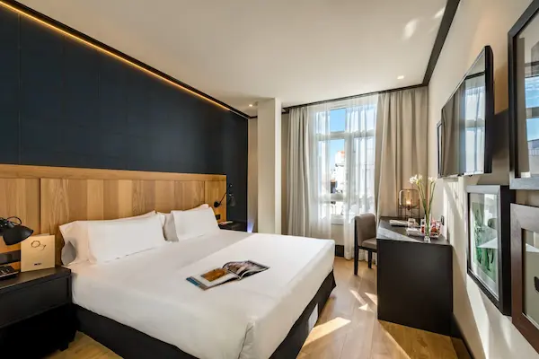 Screenshot, Hotel H10 Puerta de Alcalá, rejse til Madrid, værelse