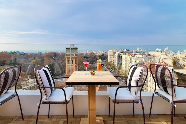 Screenshot, Hotel H10 Puerta de Alcalá, rejse til Madrid, terrasse