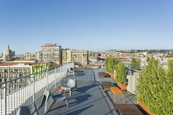 Hotel B&B Napoli, Italien, tagterrasse