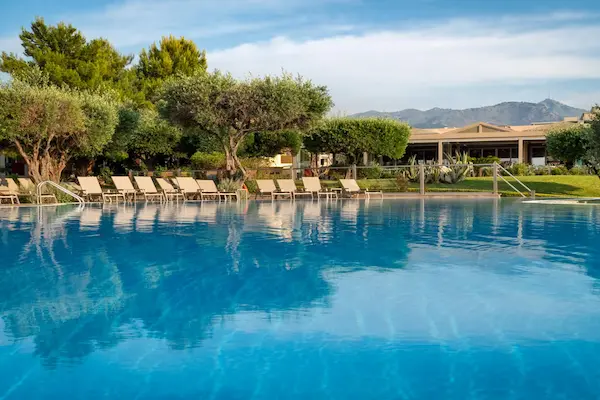 All inclusive på Korfu, Hotel Mareblue Beach Resort, pool og natur