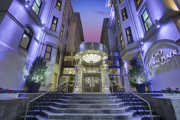 Hotel Crowne Plaza Istanbul Old City, facade. Rejse til Istanbul