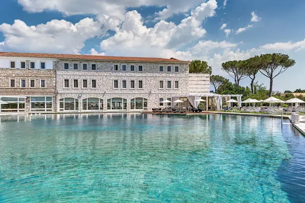Rejse til Toscana, Terme di Saturnia Natural Spa & Golf Resort, hotel og pool