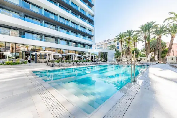Rejse til Alicante, Port Alicante City & Beach pool