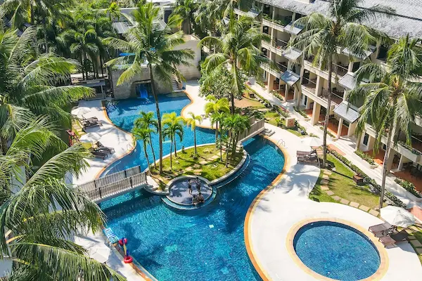 Rejse til Phuket - tropisk strandferie i Thailand Rejse til Phuket - poolområde