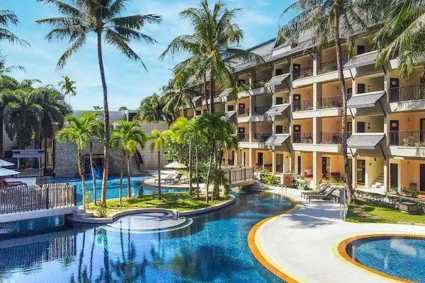 Rejse til Phuket - tropisk strandferie i Thailand Rejse til Phuket - poolområde