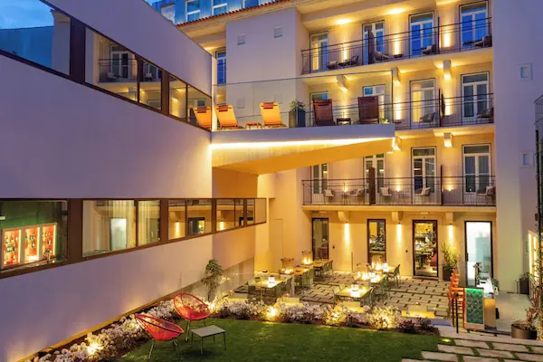 Rejse til Porto Arts Hotel Porto, rejse til Porto, gårdhave