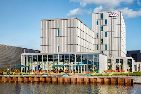 Julerejse til Amsterdam YOTEL Amsterdam, julerejse til Amsterdam, facade