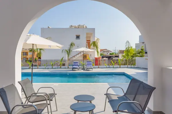 Rejse til Cypern - solrigt middelhavsparadis Rejse til Cypern, Zoi Ayia Napa Hotel pool