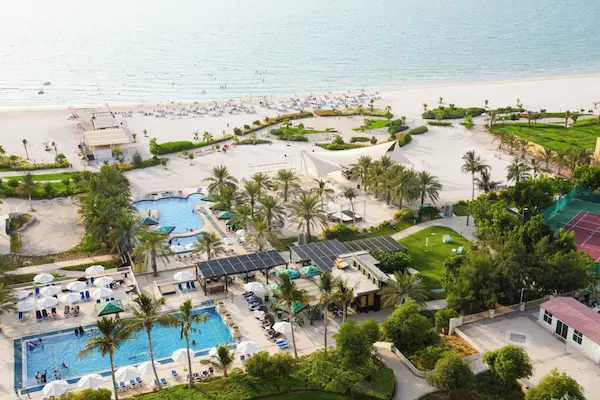 Luksusrejse til Ras al-Khaimah, Al Hamra Residence, pool og strand