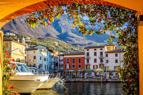 Malcesine, billige fly til Gardas&oslash;en