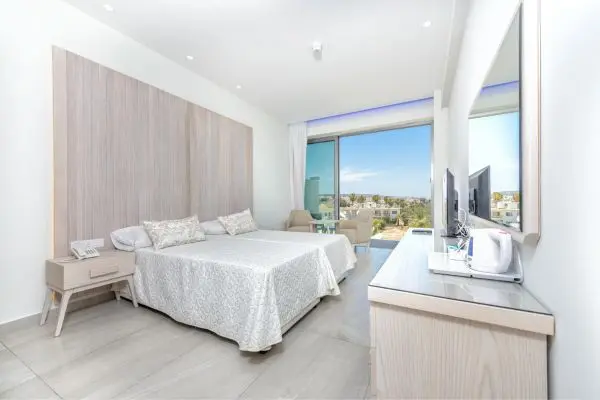 Rejse til Cypern - solrigt middelhavsparadis Rejse til Cypern - Hotel Tasia Maris Beach, Ayia Napa, Cypern