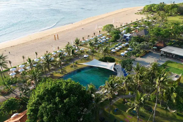 Luksusresort p&aring; Bali - Ayodya Resort Bali - infinity-pool ved stranden