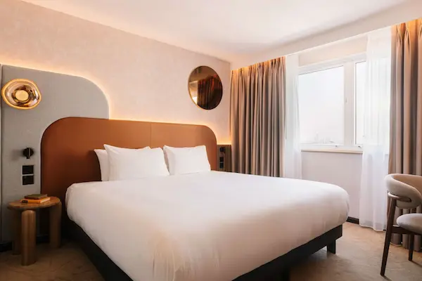 ABBA i London, Mercure London Earls Court, v&aelig;relse