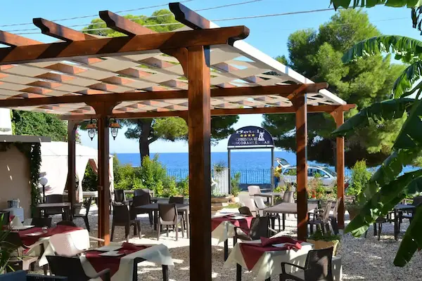 Rejse til Sicilien, Chrismare hotel, g&aring;rdhave