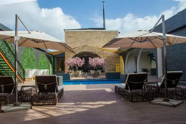 Safarirejse til Kenya - med strand, storby og safari Best Western Plus Meridian Hotel, Nairobi, pool