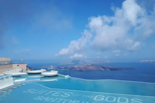 Rejse til Santorini - pool med udsigt