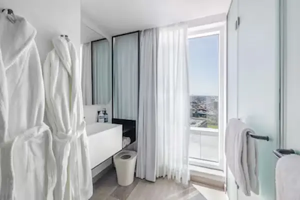 Rejse til Porto Yotel Porto - badeværelse